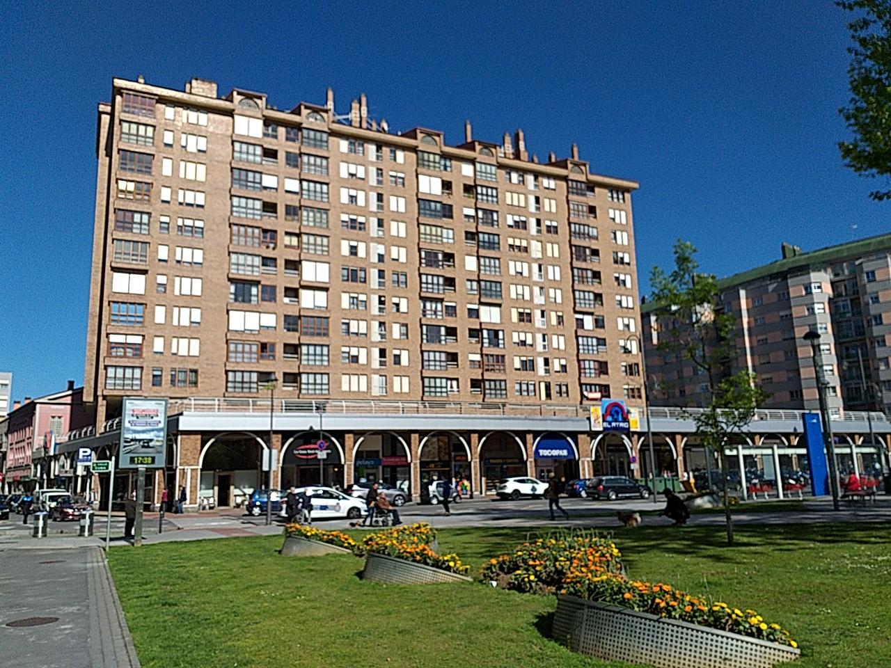 C/ La Cámara (Centro Comercial El Atrio)