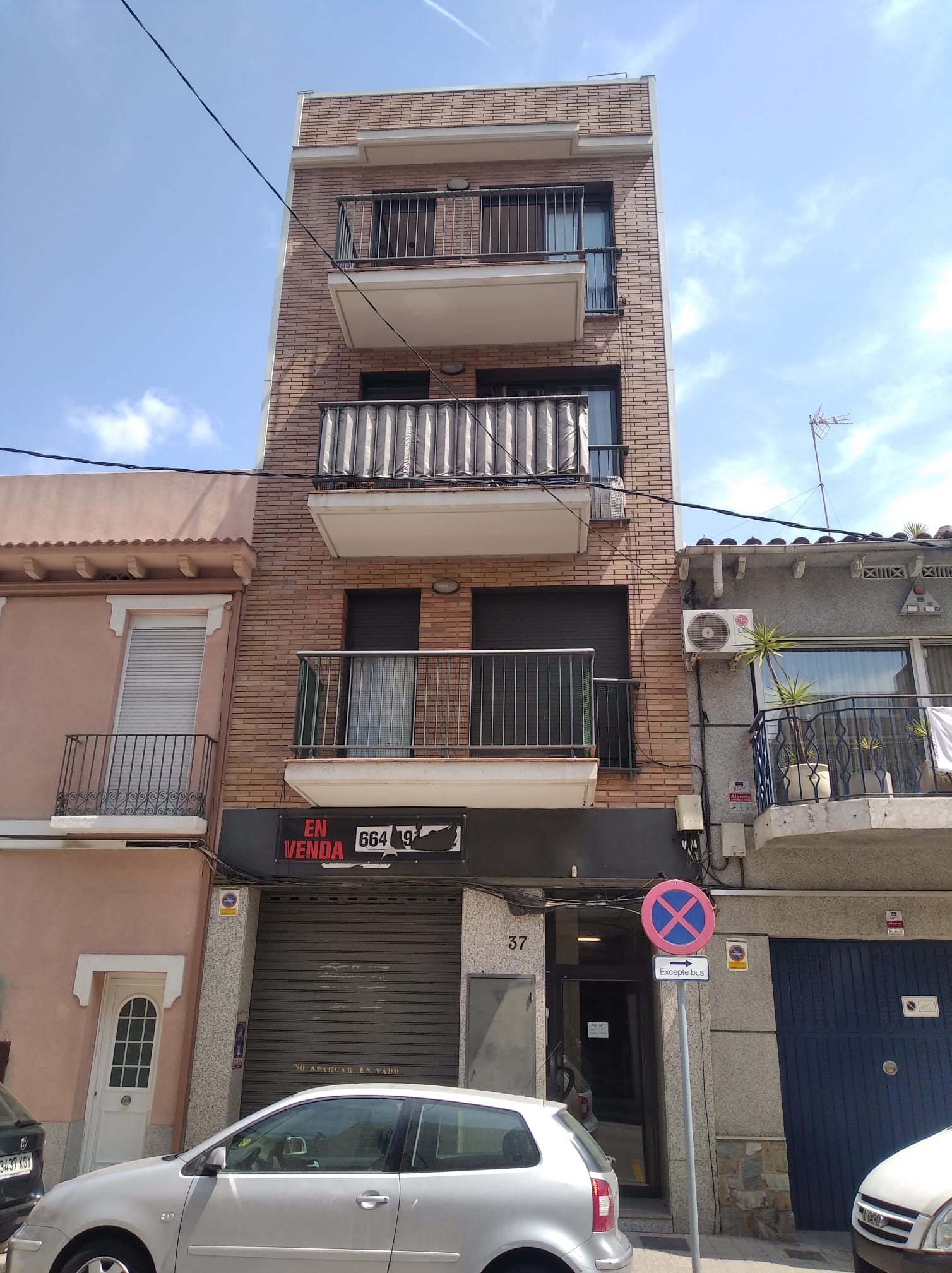 Local en Montcada i Reixac, Barcelona