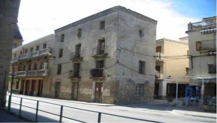 Edificio en Ayerbe, Huesca