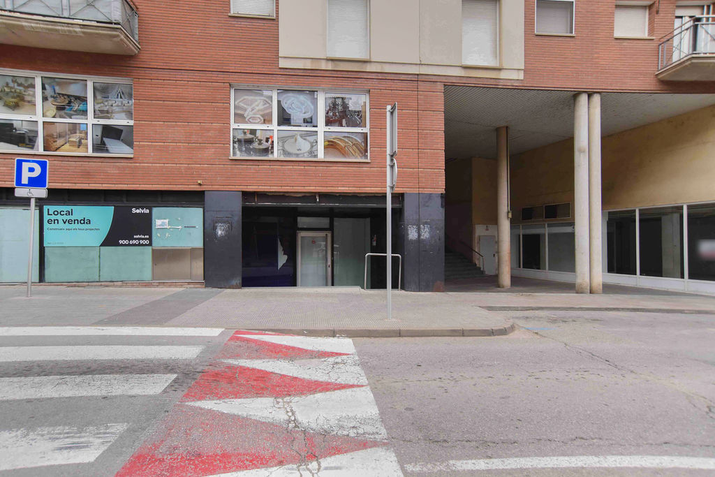 Local en Manlleu, Barcelona