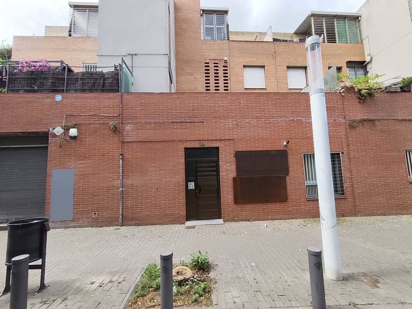 Av Vallbona