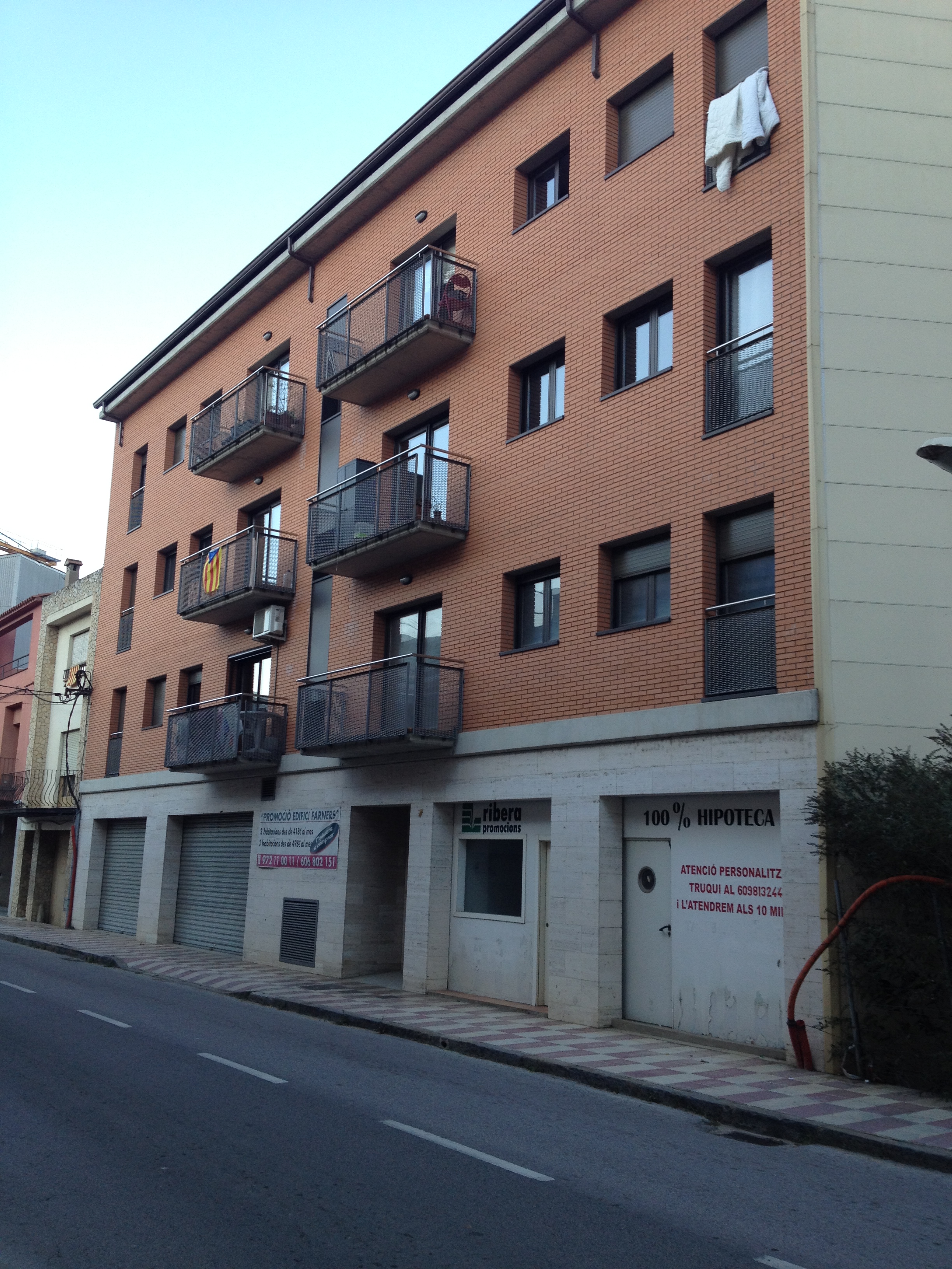 Local en Anglès, Girona