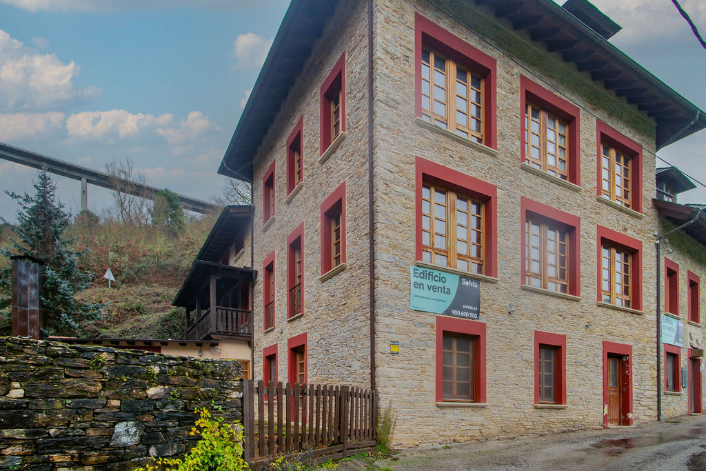 Edificio en Vega de Valcarce, León