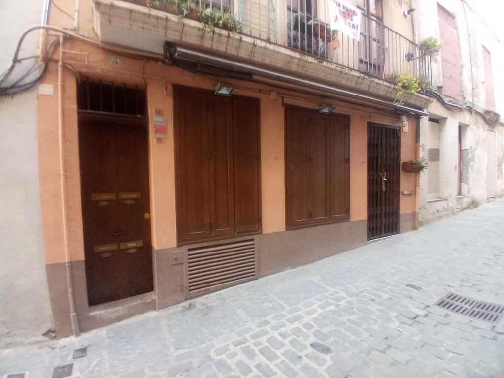 Local en Olot, Girona