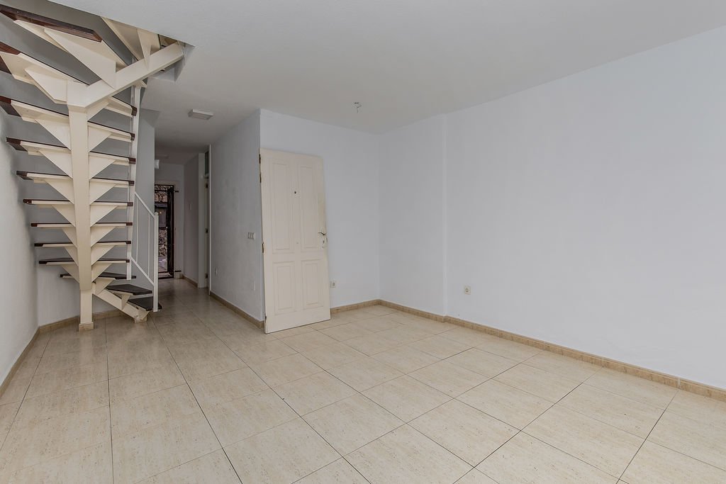C/ La Tosca       -Conjunto residencial Arco Iris  -