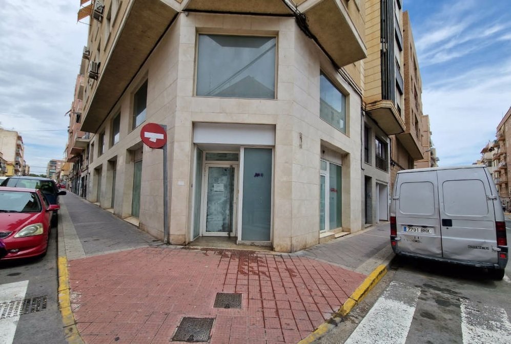 C/ Esperidión Porta Requesens