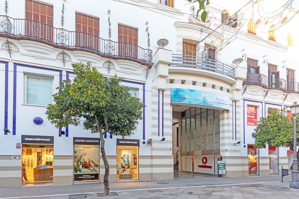 Calle Larga - C.c. los Cisnes -