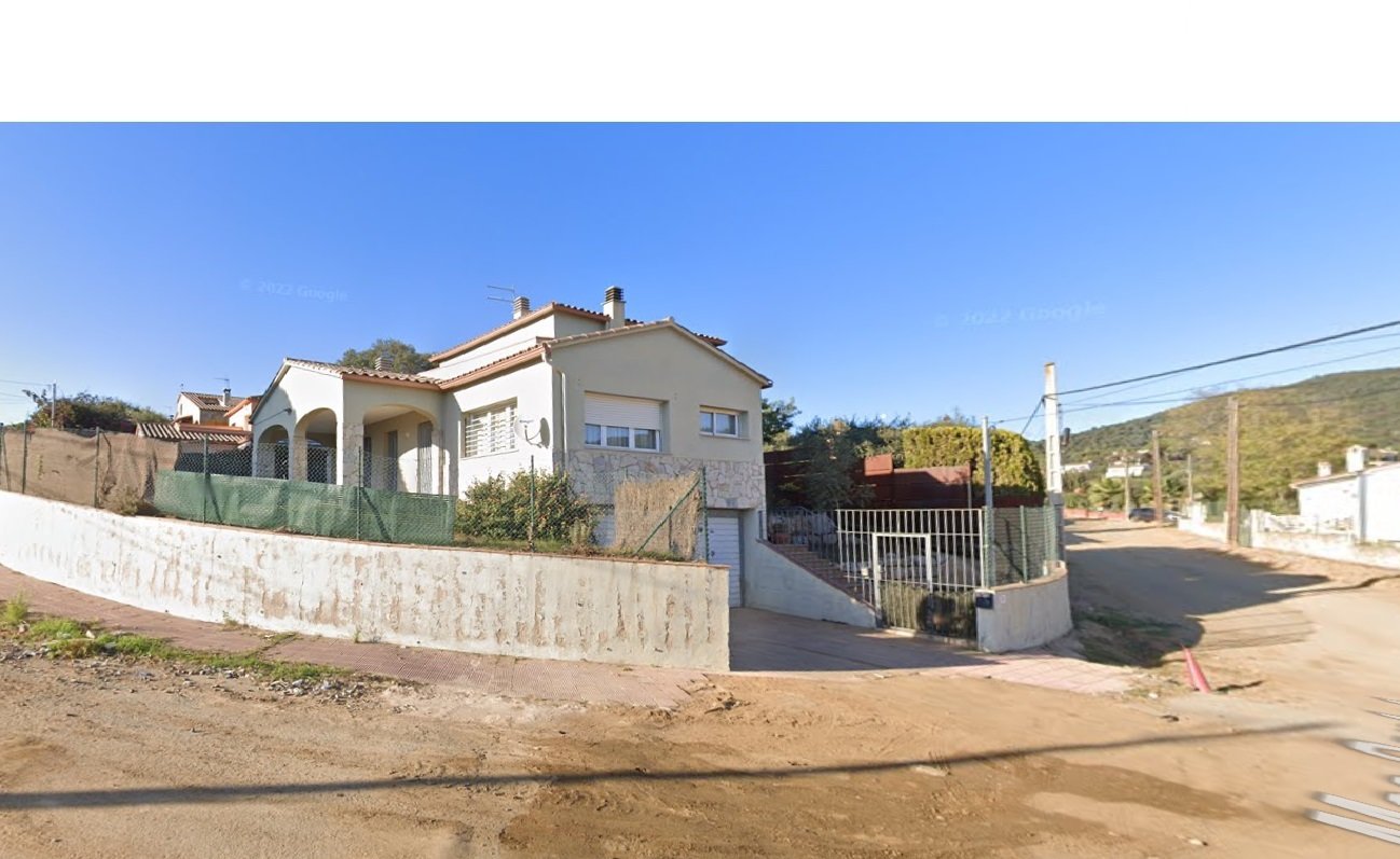 Av Mas Santet